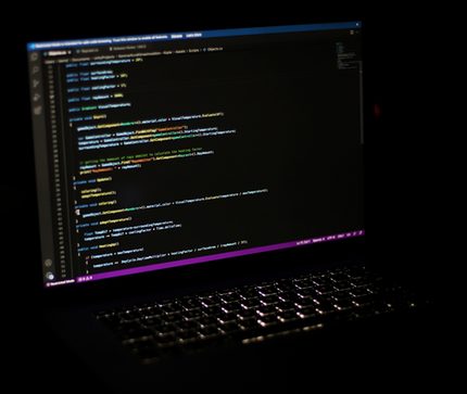 Laptop mit HTML Code
