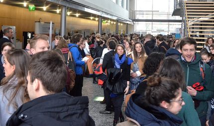 Studenten in Dresden bei Infoveranstaltung